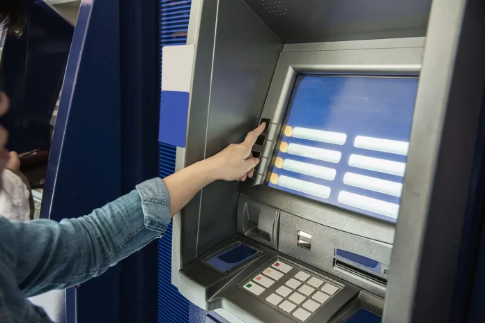 Manuel Muñiz-Morell, experto en transformación digital: “El cierre de oficinas bancarias genera inseguridad entre los mayores” Manuel Muñiz-Morell, experto en transformación digital: “El cierre de oficinas bancarias genera inseguridad entre los mayores”