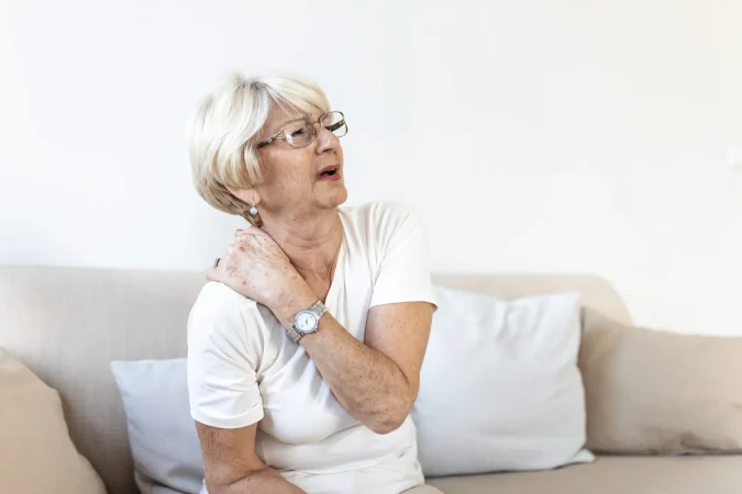 Sara María Rojas Herrera, reumatóloga del Hospital de Mérida: “La osteoporosis ya no es solo cosa de mayores” 1 Merca2.es LOS NUEVOS ROSTROS DE LA OSTEOPOROSIS