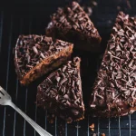 El bizcocho de chocolate más esponjoso y clásico que puedes hacer en casa
