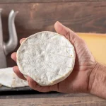 Marta González (61), quesera gallega, revela: «El queso de cabra auténtico es rechazado por cadenas porque quieren queso aséptico; los reales desaparecen del mercado»