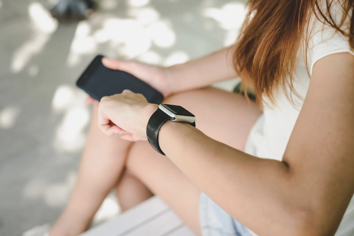 El timo de los smartwatches para el corazón: José Veles (33), cardiólogo, sentencia por qué ese reloj solo te está dando ansiedad 2 Merca2.es El peligro de la autoevaluación es el foco de este apartado, donde se analiza por qué interpretar los datos de los smartwatches sin criterio médico es una práctica de alto riesgo. Fuente: Freepik