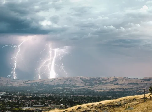 temporal lluvia truenos freepik 1