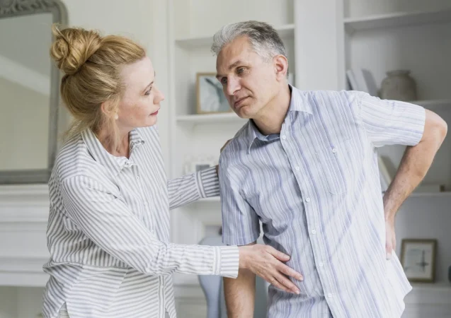 José Luis Pérez Castrillón, médico internista: “El 50% de los pacientes con osteoporosis abandona el tratamiento al cabo de un año” 1 Merca2.es LA CARA INVISIBLE DE LA OSTEOPOROSIS