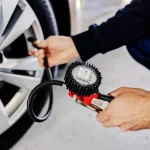 ¿Más o menos aire en los neumáticos con frío? La regla de que puede bajar tu consumo de gasolina al instante