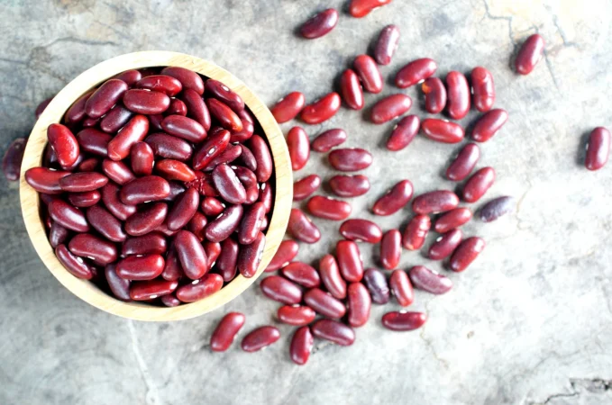 Lentejas OUT: la legumbre “milagro” que aplasta a las lentejas y te salva del agotamiento 8 Merca2.es Olvídate de recetas complicadas; integrar esta legumbre es tan sencillo como preparar tus lentejas de siempre. Fuente: Freepik