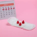 Dr. Sofía Morales (46), ginecóloga: «Ese sangrado leve fuera de ciclo termina en cáncer de útero en miles de mujeres cada año. Solicita tu revisión hoy o en 3 meses es demasiado tarde.»