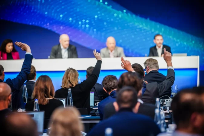 el rendimiento es aceptable en cuanto a beneficios industriales, y es probable que el mercado pase por alto el aumento de los costes centrales en el trimestre. Fuente: Siemens