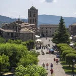 Aínsa, el pueblo medieval que revive la Navidad como un Belén viviente