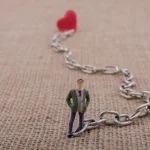 Dr. Iñaki Piñuel (60), psicólogo : “El apego desorganizado es como convivir con varias personas dentro de una misma mente, cada una con un modo distinto de relacionarse”