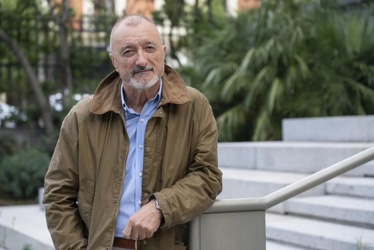 Arturo Pérez-Reverte (74), escritor y periodista: «La ignorancia ahora es voluntaria. Los jóvenes quizá deberían mirar menos el juego, Instagram o qué ropa lleva Rosalía»