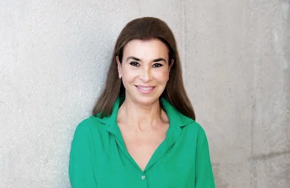 Carmen Posadas (72), escritora: "De vez en cuando los micrófonos se invertían y oíamos nosotros a las espías" 1 Merca2.es Carmen Posadas (72), escritora: "De vez en cuando los micrófonos se invertían y oíamos nosotros a las espías"