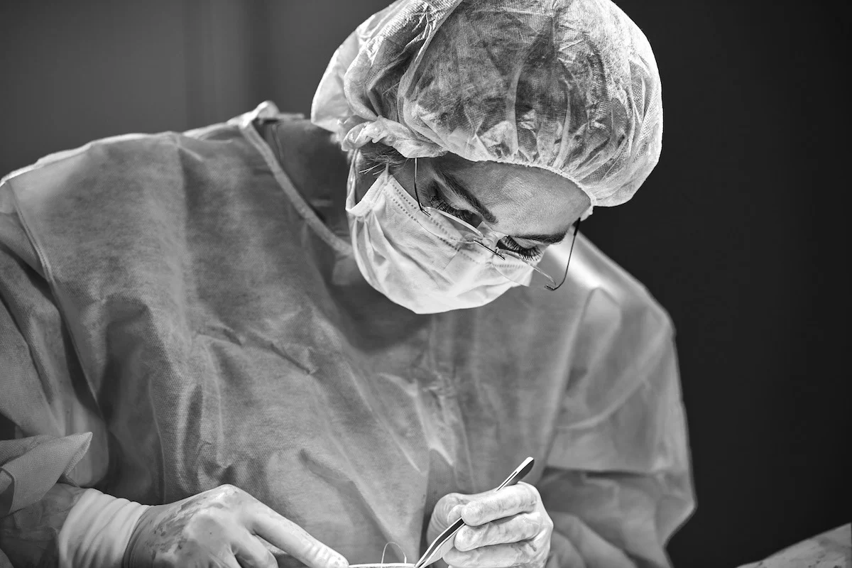 La cirugía plástica evoluciona hacia procedimientos ambulatorios que combinan seguridad, naturalidad y rápida recuperación