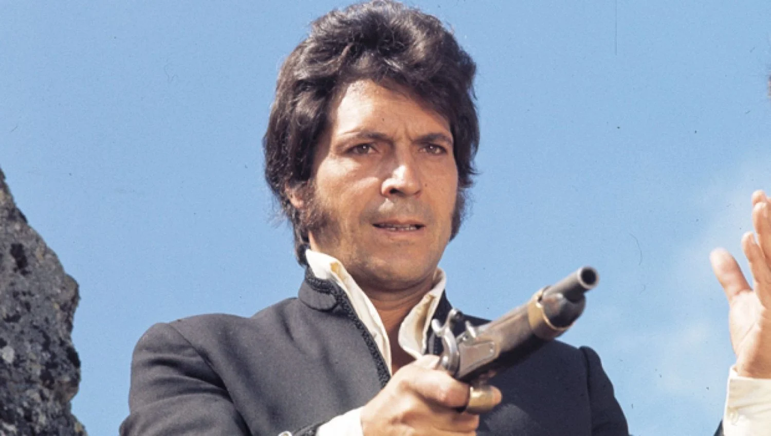 Lo recordamos con rabia: el día que TVE censuró un beso en “Curro Jiménez” por miedo a la polémica