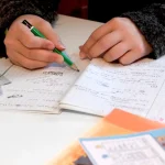 Padres, alerta: eliminar los deberes está “echando a los leones” a los alumnos más vulnerables