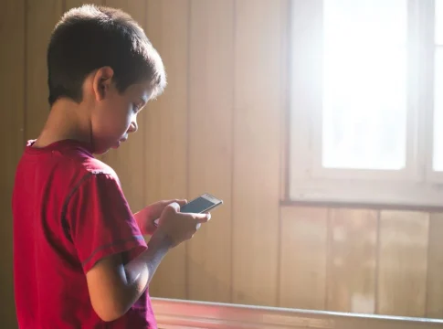 Enganche987 Adicción al móvil