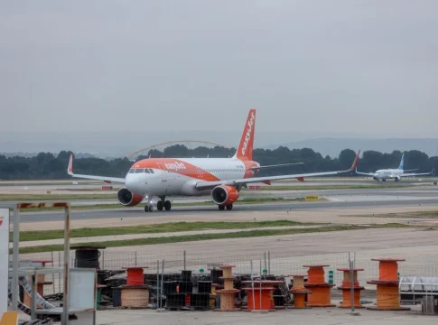 Un avión de la aerolínea easyJet en el aeropuerto Adolfo Suárez Madrid-Barajas, a 2 de enero de 2024, en Madrid (España). Fuente: Agencias
