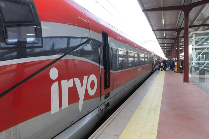 Un tren de Iryo en la estación de Chamartín-Clara Campoamor, a 2 de enero de 2025, en Madrid (España).. Fuente: EP