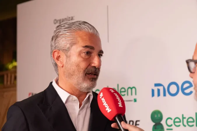 La imagen tiene un atributo ALT vacío; su nombre de archivo es Ignacio-Gonzalez-director-de-Comunicacion-de-Audi.-Premios-Motor-16-075-1024x683-1-675x450.webp