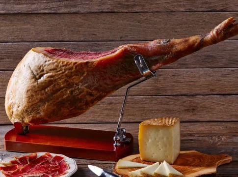 Jamón ibérico barato es mentira: lo que te venden es cebo de campo (aprende a detectar el fraude) Jamón ibérico barato es mentira: lo que te venden es cebo de campo (aprende a detectar el fraude)