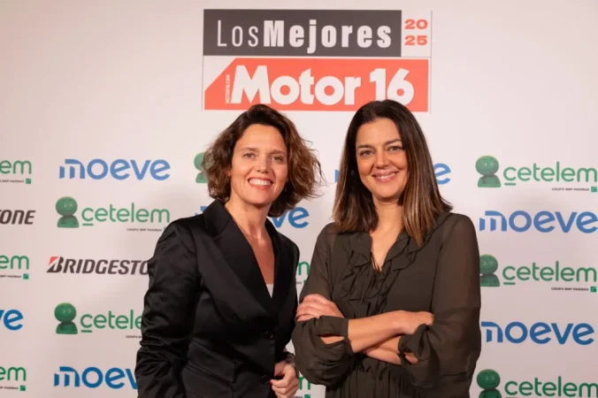 La imagen tiene un atributo ALT vacío; su nombre de archivo es Mar-Pieltain-directora-general-de-Lexus-y-Natalia-Perez-Verde-jefa-de-prensa-de-Lexus.-Premios-Motor-16-065-1024x682-1-676x450.webp