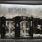 Moncler ve margen para subir precios y reforzar exclusividad para 2026