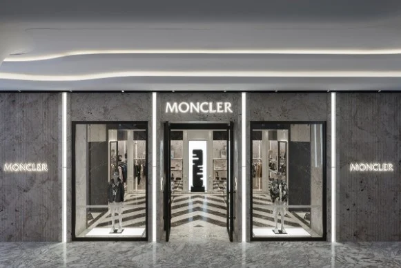 Moncler ve margen para subir precios y reforzar exclusividad para 2026 3 Merca2.es Moncler Merca2.es