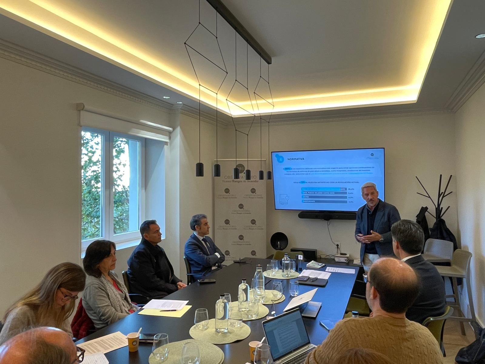 El 91% de los españoles está preocupado por el uso de productos de construcción que favorecen los incendios 1 Merca2.es OBS Presentacin estudio sociolgico II Merca2.es