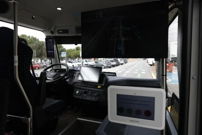 Orange conecta con su red 5G SA el primer minibús eléctrico y autónomo en Mercamadrid 1 Merca2.es Orange 3 Merca2.es