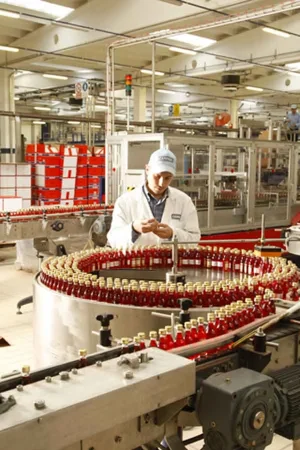 Campari refuerza su apuesta por Aperol y busca arrebatar cuota a la cerveza premium 3 Merca2.es Planta produccion Davide Campari Merca2.es