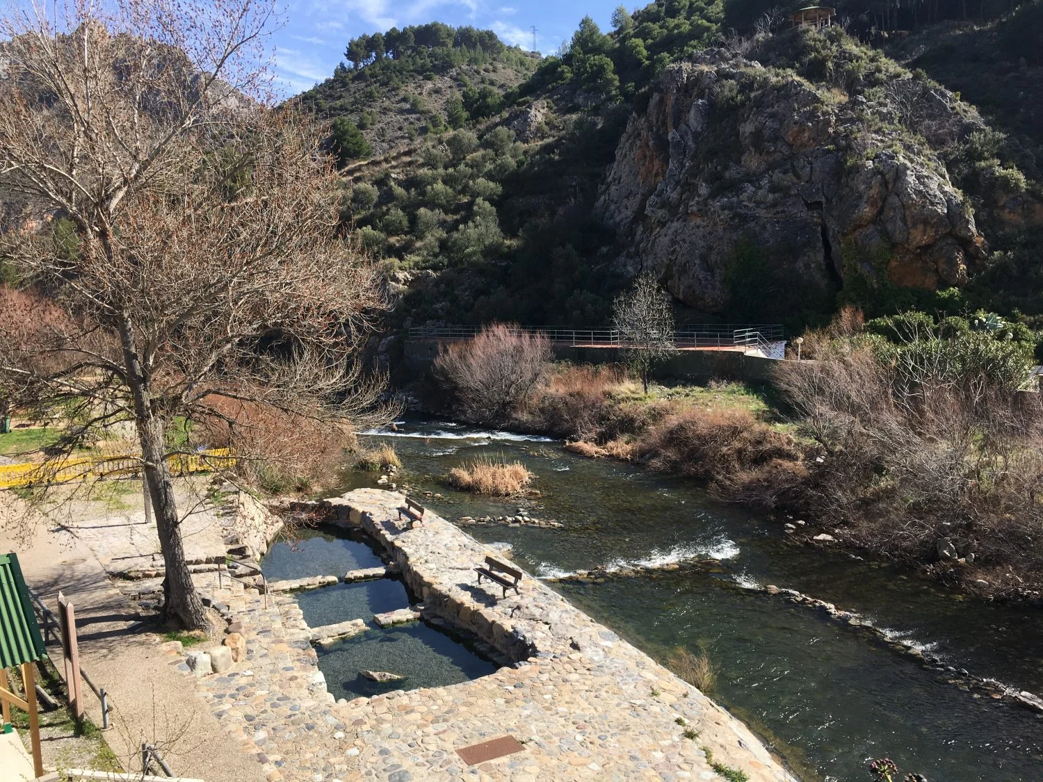 Este pueblo español tiene tres pozas naturales a 37 grados y es gratis: aún llegas antes de que se masifique