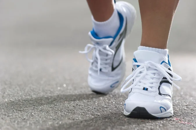 Jesús Báez, experto en podología deportiva y cirugía: “Correr con dolor —o entrenar con dolor crónico— no es normal. Hay que mirarlo y entender de dónde viene” 4 Merca2.es Prevencion15 Merca2.es