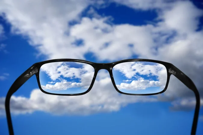 Dra. Jessica Serrano Aguilar, oftalmóloga: “La regla 20-20: cada 20 minutos, mira algo a 20 pies por 20 segundos” 3 Merca2.es Proteccion845 Merca2.es