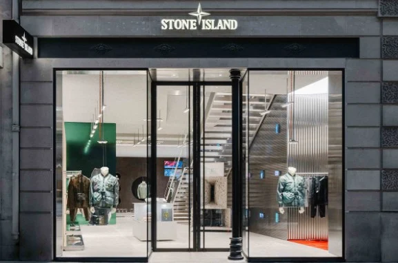 Moncler ve margen para subir precios y reforzar exclusividad para 2026 2 Merca2.es Stone Island Merca2.es