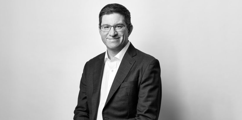 La salida del director financiero eleva el riesgo de transición en la matriz de Tommy Hilfiger, según Jefferies 1 Merca2.es Zac Coughlin, PVH