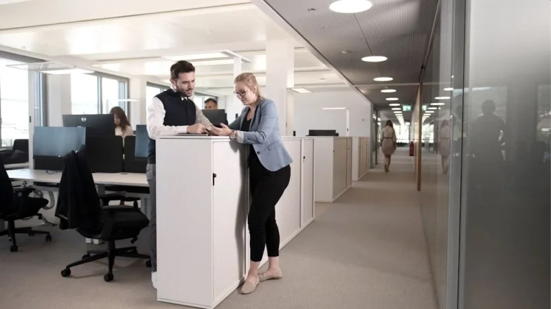 Zurich Insurance Group muestra liquidez, crecimiento y solvencia en su CMD 2 Merca2.es Zurich ha establecido su distribución de más de 19.500 millones de dólares en remesas de efectivo para 2025-27. Fuente: Zurich