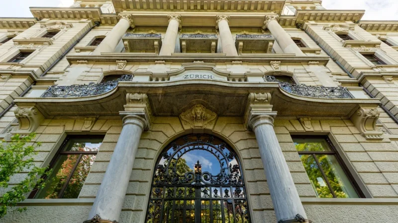 Zurich Insurance Group muestra liquidez, crecimiento y solvencia en su CMD 1 Merca2.es Destaca el carácter recurrente y sostenible del objetivo de Zurich de remitir más de 19.000 millones de dólares en efectivo entre 2025 y 2027. Fuente: Zurich