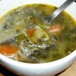 Un chef con estrella Michelin desvela el secreto: carcasas y patas de pollo tostadas para convertir tu caldo en auténtico oro líquido