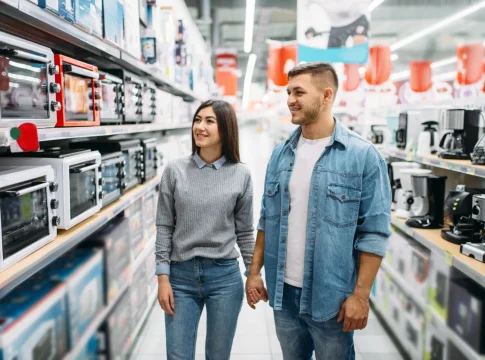 Luis Ortega (42), economista, advierte: 'La inflación ya devora tu salario aunque no lo notes en la nómina y este es el gasto que te está matando.' Luis Ortega (42), economista, advierte: 'La inflación ya devora tu salario aunque no lo notes en la nómina y este es el gasto que te está matando.'