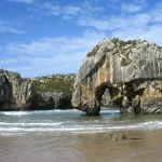 No solo es Llanes: así son los 3 destinos cercanos que te sorprenden a menos de 120 minutos en coche