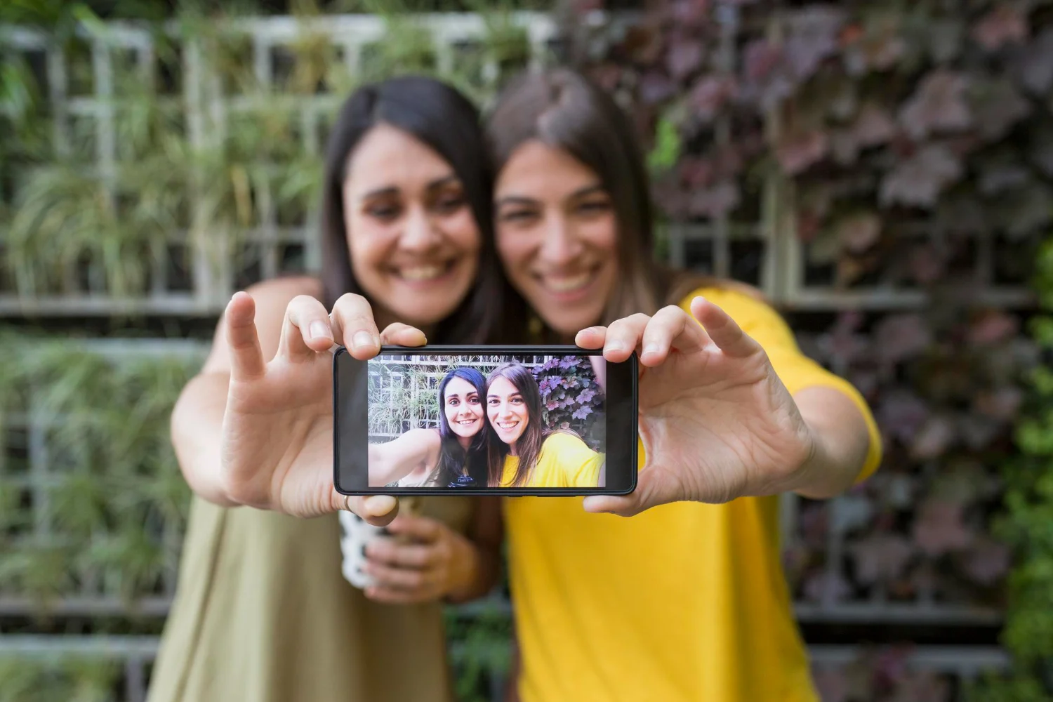 Aclaramos por qué Google Drive ha endurecido sus normas y cómo puedes optimizar tu espacio gratuito sin pagar de más. Fuente: Freepik 
