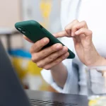 Libera 10 GB en tu móvil en 1 minuto sin borrar fotos: así se vacía la carpeta oculta de archivos enviados y caché de WhatsApp.