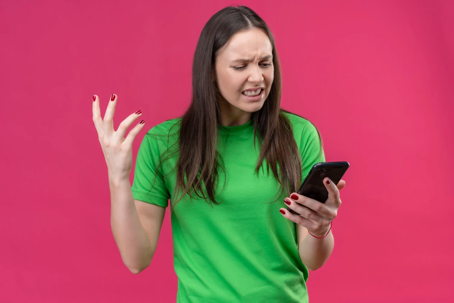 Incluso con las mejores contraseñas, existe una capa de seguridad adicional que deberías activar en todas tus cuentas importantes: el famoso doble factor de autenticación. Fuente: Freepik 
