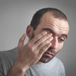 Dr. Andrés León (50), hepatólogo: «Ese amarillo en tus ojos no es falta de hierro: es tu hígado fallando 3 meses antes de colapsar. Realízate el análisis hoy o es cirrosis.»