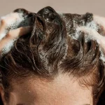¿Lavarse el pelo a diario es malo? La respuesta científica que desmonta décadas de mitos