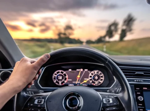 ¿De verdad sabes lo que significan la E y la F del salpicadero? El pequeño detalle que puede salvar tu motor (y tu bolsillo) ¿De verdad sabes lo que significan la E y la F del salpicadero? El pequeño detalle que puede salvar tu motor (y tu bolsillo)