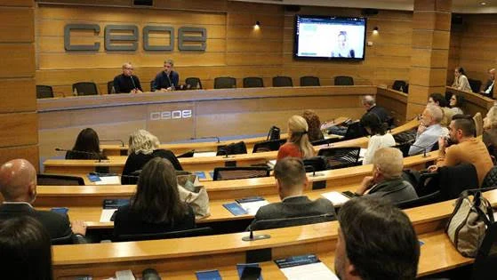 La salud mental laboral de la CEOE y la startup Healthy Minds sobre la integración de la inteligencia artificial 1 Merca2.es salud mental laboral ia Merca2.es