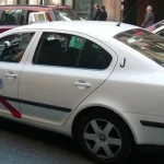 Taxista confiesa cómo te roban: si el taxímetro marca esto desde el inicio, ya te han activado una estafa que te costará el triple