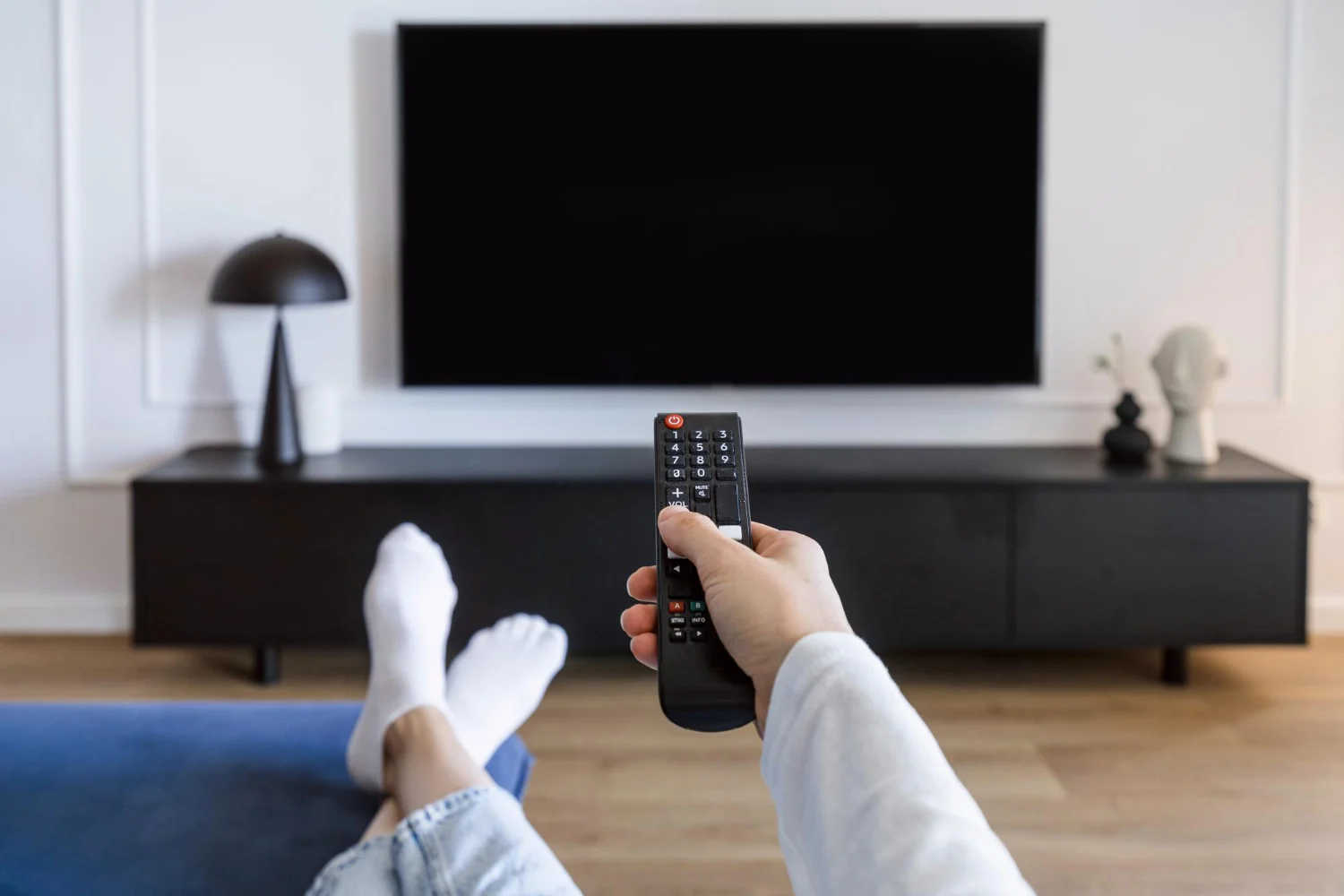 A veces, la lealtad a nuestros viejos electrodomésticos nos sale muy cara en la factura de luz.  Fuente: Freepik 
