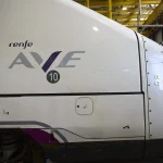 El coche vuelve a ganar al tren: la CNMC alerta del impacto de perder el Avlo de Renfe en Madrid-Barcelona 4 Merca2 AVE de Renfe en Fuencarral. Fuente: Agencias