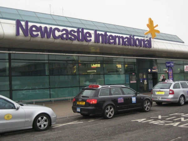 Aeropuerto Internacional de Newcastle, ahora controlado por AENA. Pagina oficial.
